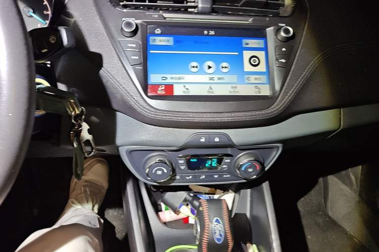 Used Ford Escort 2015 1.5L Automatic Fashion Model Audio And AC Panel