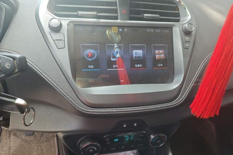 Used Ford Escort 2015 1.5L Manual Fashion Edition Audio And AC Panel
