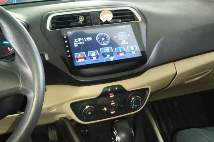 Used Ford Escort 2015 1.5L Automatic Comfort Edition Audio And AC Panel