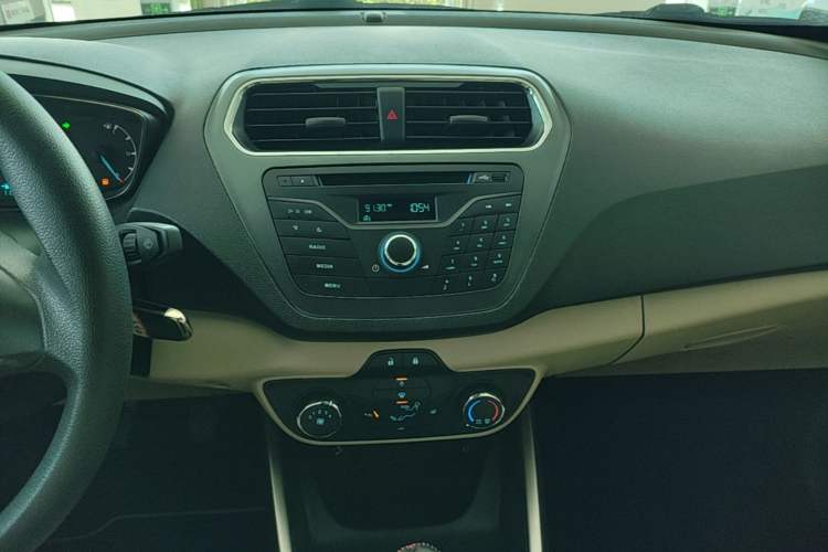 Used Ford Escort 2015 1.5L Manual Comfort Model Audio And AC Panel