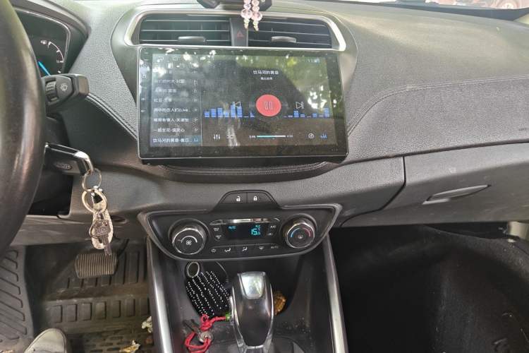 Used Ford Escort 2015 1.5L Automatic Fashion Model Audio And AC Panel