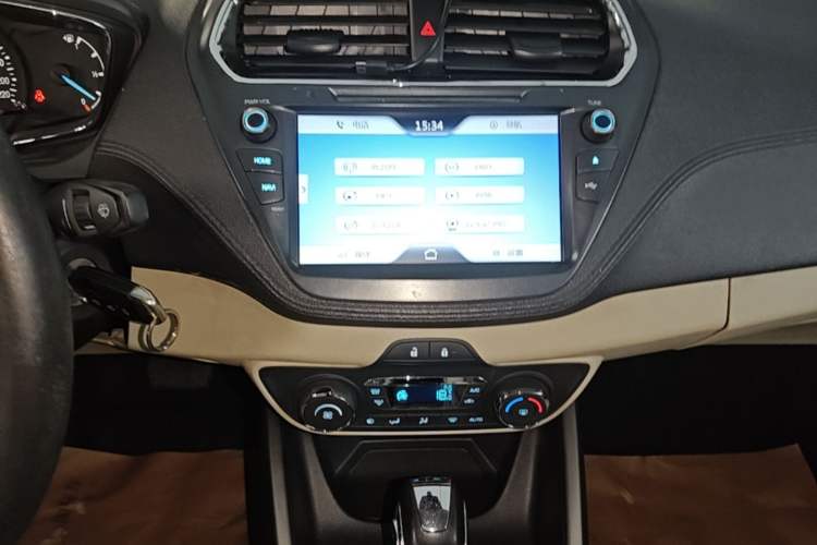 Used Ford Escort 2015 1.5L Automatic Fashion Model Audio And AC Panel