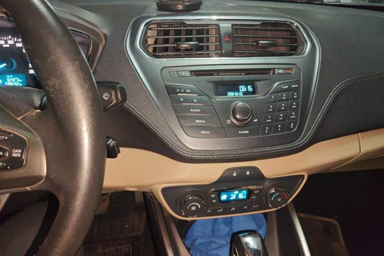 Used Ford Escort 2015 1.5L Automatic Fashion Model Audio And AC Panel