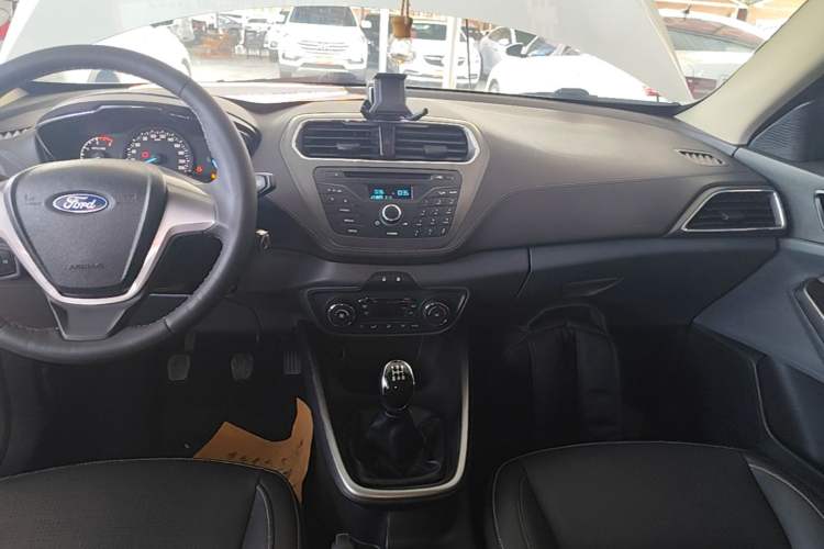 Used Ford Escort 2015 1.5L Manual Fashion Edition Audio And AC Panel