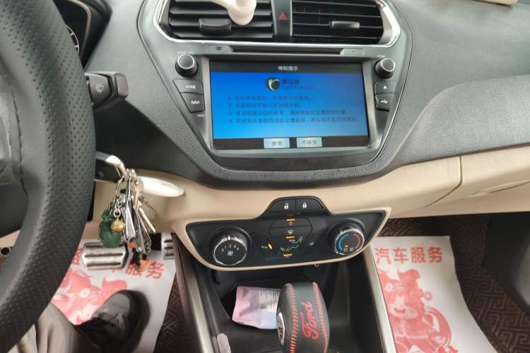 Used Ford Escort 2015 1.5L Automatic Comfort Edition Audio And AC Panel