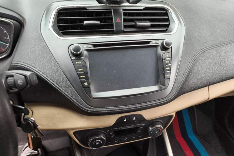 Used Ford Escort 2015 1.5L Manual Fashion Edition Audio And AC Panel