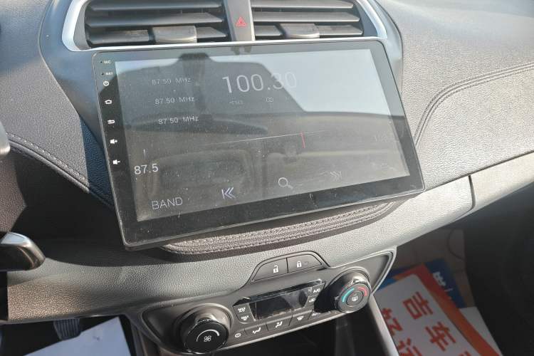 Used Ford Escort 2015 1.5L Manual Fashion Edition Audio And AC Panel