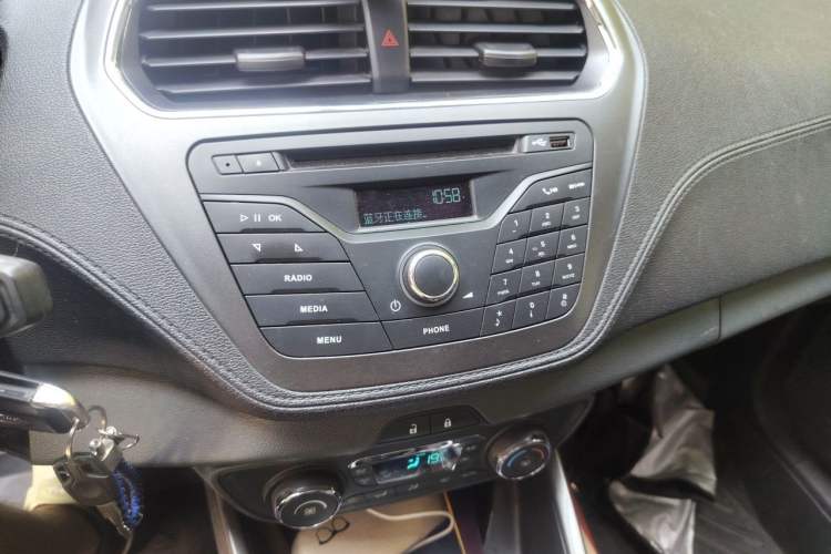 Used Ford Escort 2015 1.5L Automatic Fashion Model Audio And AC Panel