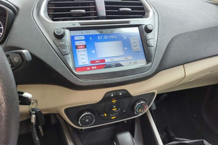 Used Ford Escort 2015 1.5L Automatic Comfort Edition Audio And AC Panel