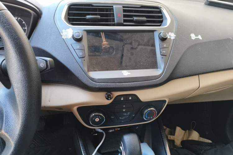 Used Ford Escort 2015 1.5L Automatic Comfort Edition Audio And AC Panel