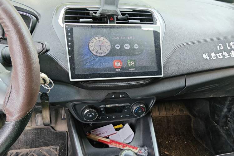 Used Ford Escort 2015 1.5L Manual Fashion Edition Audio And AC Panel