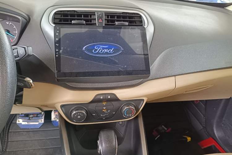 Used Ford Escort 2015 1.5L Automatic Comfort Edition Audio And AC Panel