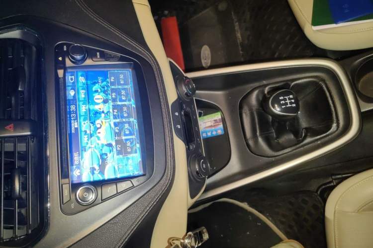Used Ford Escort 2015 1.5L Manual Fashion Edition Audio And AC Panel