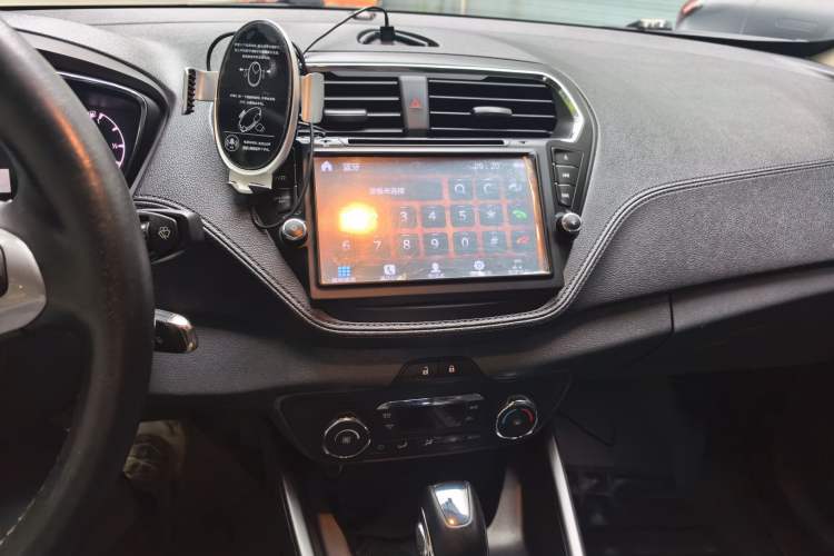 Used Ford Escort 2015 1.5L Automatic Fashion Model Audio And AC Panel