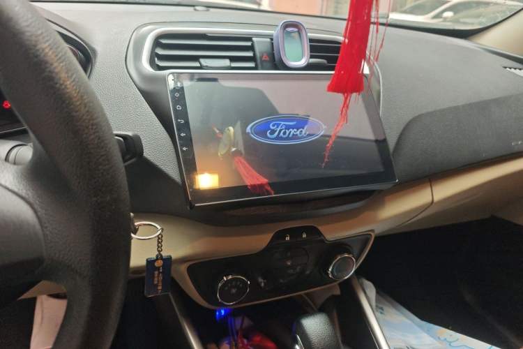 Used Ford Escort 2015 1.5L Automatic Comfort Edition Audio And AC Panel