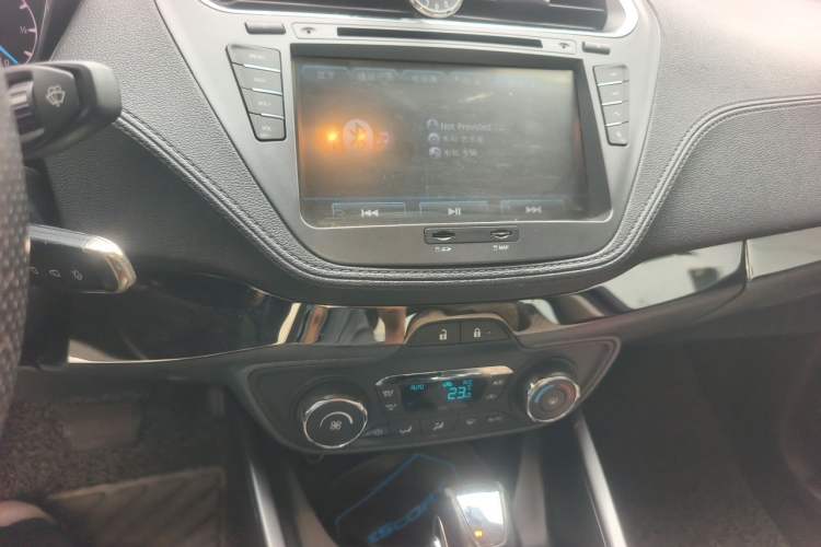 Used Ford Escort 2015 1.5L Automatic Fashion Model Audio And AC Panel