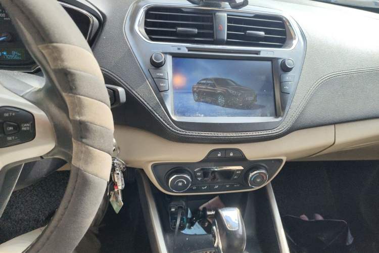 Used Ford Escort 2015 1.5L Automatic Fashion Model Audio And AC Panel