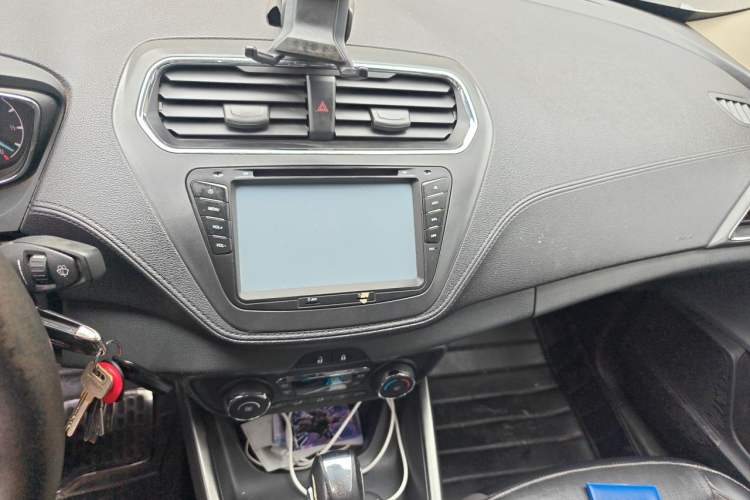 Used Ford Escort 2015 1.5L Automatic Fashion Model Audio And AC Panel