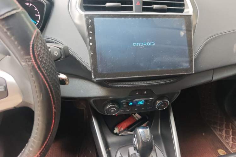 Used Ford Escort 2015 1.5L Automatic Fashion Model Audio And AC Panel