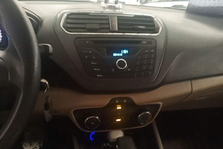 Used Ford Escort 2015 1.5L Automatic Comfort Edition Audio And AC Panel