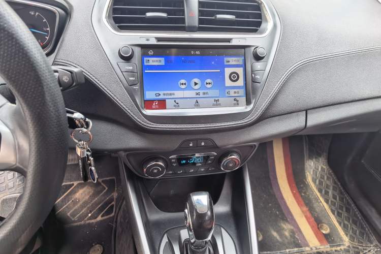 Used Ford Escort 2015 1.5L Automatic Fashion Model Audio And AC Panel