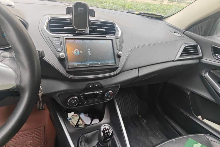 Used Ford Escort 2015 1.5L Manual Fashion Edition Audio And AC Panel
