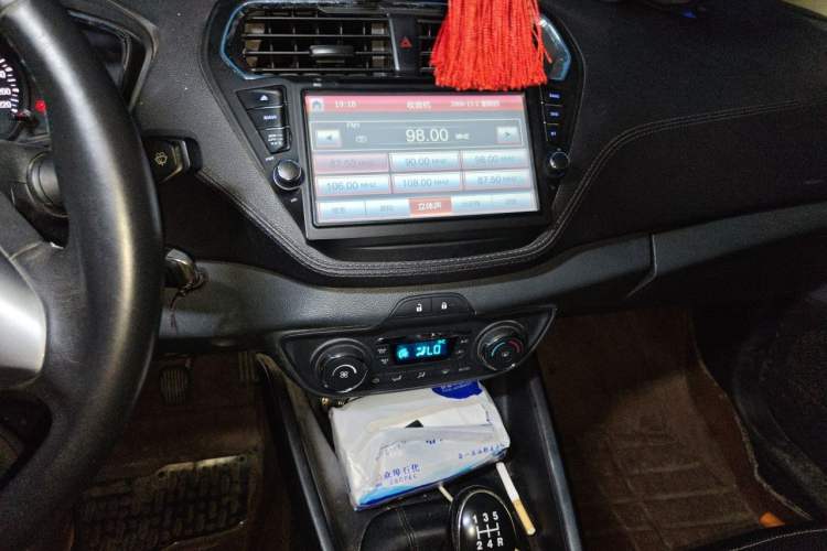 Used Ford Escort 2015 1.5L Manual Fashion Edition Audio And AC Panel