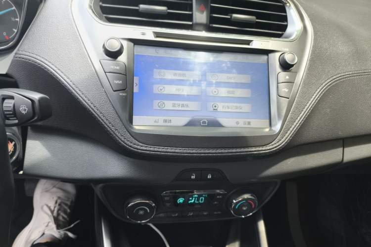 Used Ford Escort 2015 1.5L Automatic Fashion Model Audio And AC Panel