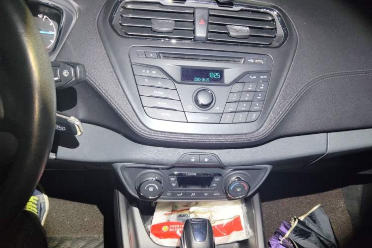 Used Ford Escort 2015 1.5L Automatic Fashion Model Audio And AC Panel