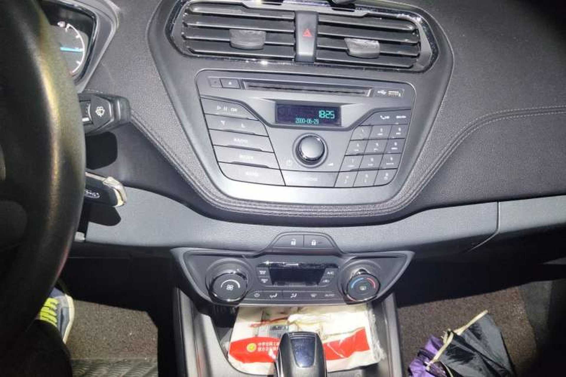 Used Ford Escort 2015 1.5L Automatic Fashion Model Audio And AC Panel
