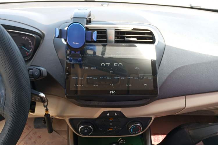 Used Ford Escort 2015 1.5L Automatic Comfort Edition Audio And AC Panel