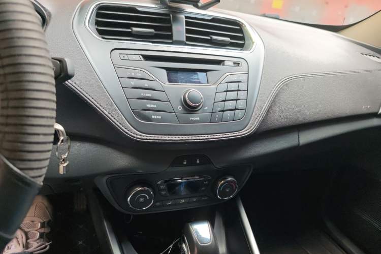 Used Ford Escort 2015 1.5L Automatic Fashion Model Audio And AC Panel