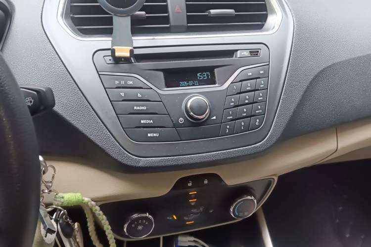 Used Ford Escort 2015 1.5L Automatic Comfort Edition Audio And AC Panel