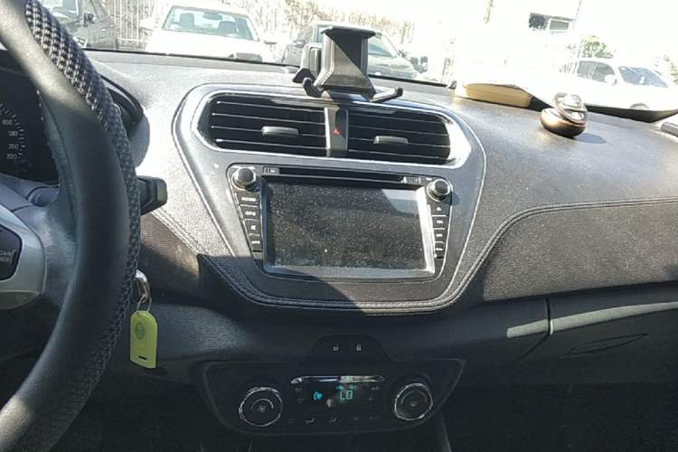 Used Ford Escort 2015 1.5L Automatic Fashion Model Audio And AC Panel