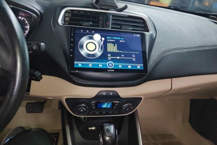Used Ford Escort 2015 1.5L Automatic Fashion Model Audio And AC Panel