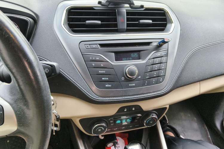 Used Ford Escort 2015 1.5L Automatic Fashion Model Audio And AC Panel
