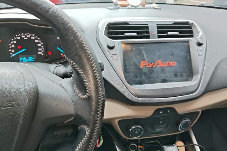 Used Ford Escort 2015 1.5L Automatic Comfort Edition Audio And AC Panel
