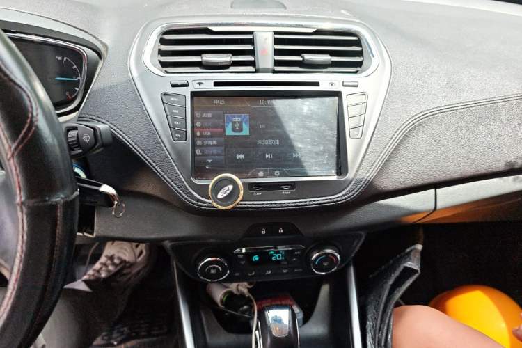 Used Ford Escort 2015 1.5L Automatic Fashion Model Audio And AC Panel