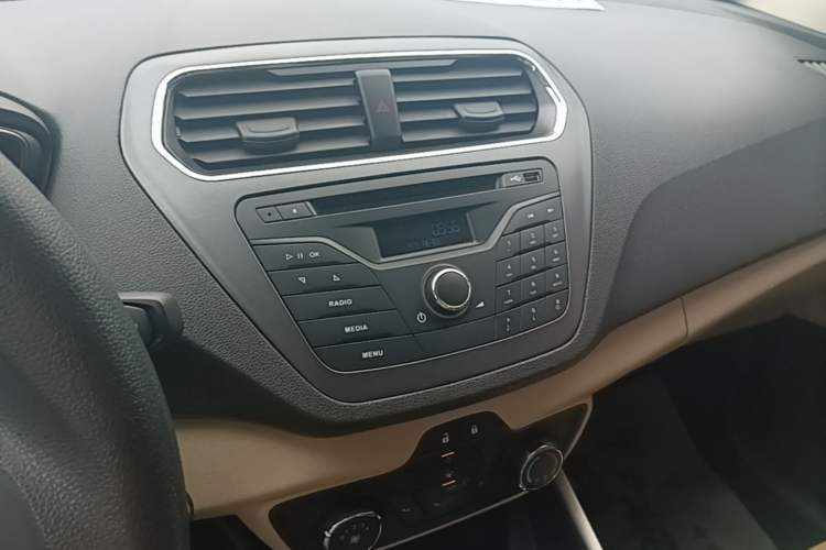 Used Ford Escort 2015 1.5L Automatic Comfort Edition Audio And AC Panel