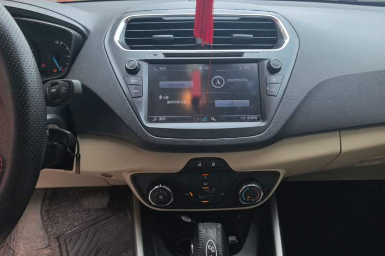 Used Ford Escort 2015 1.5L Automatic Comfort Edition Audio And AC Panel