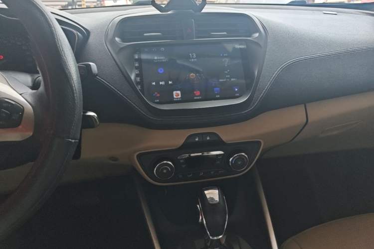 Used Ford Escort 2015 1.5L Automatic Fashion Model Audio And AC Panel