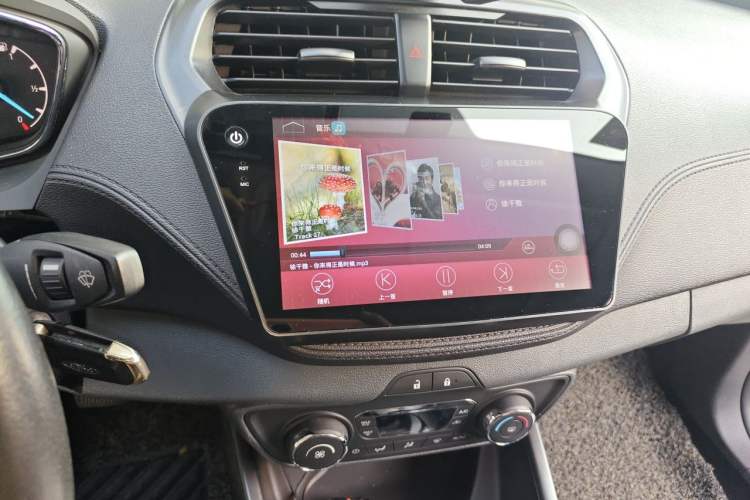 Used Ford Escort 2015 1.5L Automatic Fashion Model Audio And AC Panel