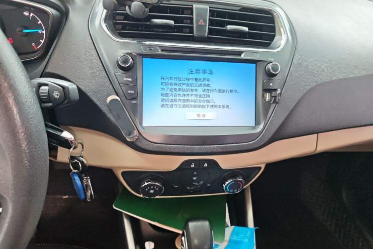 Used Ford Escort 2015 1.5L Automatic Comfort Edition Audio And AC Panel