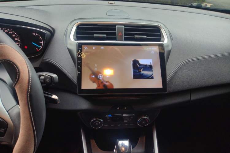 Used Ford Escort 2015 1.5L Automatic Fashion Model Audio And AC Panel