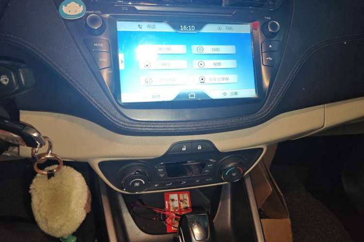 Used Ford Escort 2015 1.5L Automatic Fashion Model Audio And AC Panel