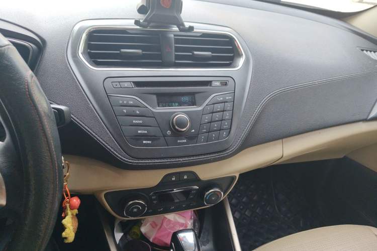Used Ford Escort 2015 1.5L Automatic Fashion Model Audio And AC Panel