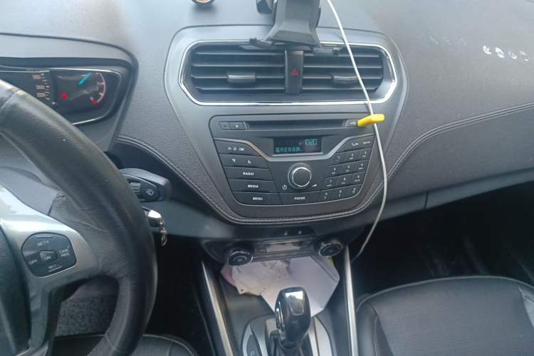 Used Ford Escort 2015 1.5L Automatic Fashion Model Audio And AC Panel