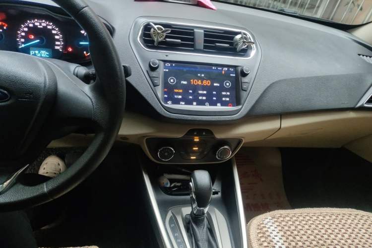 Used Ford Escort 2015 1.5L Automatic Comfort Edition Audio And AC Panel