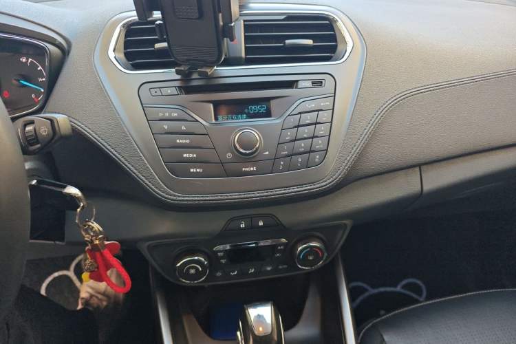 Used Ford Escort 2015 1.5L Automatic Fashion Model Audio And AC Panel