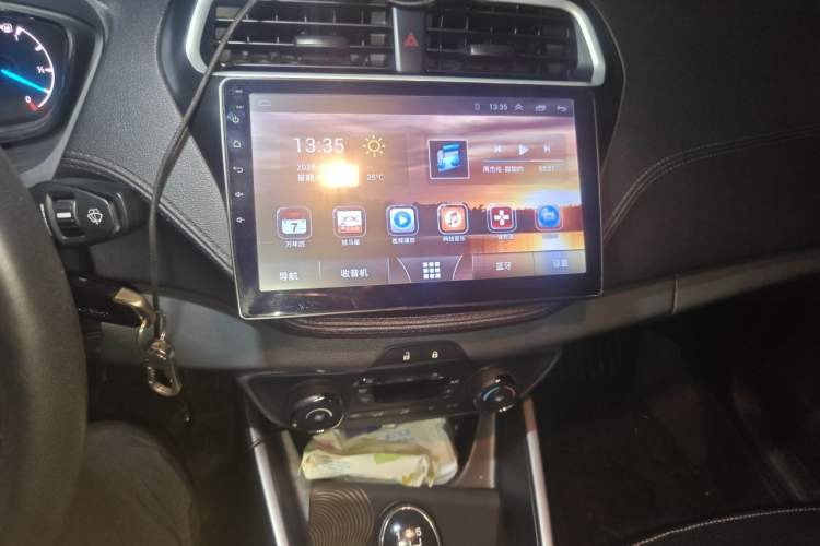 Used Ford Escort 2015 1.5L Manual Fashion Edition Audio And AC Panel